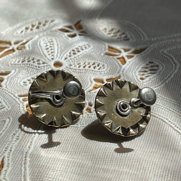 Vintage guilloché enamel & rhinestone earrings, brass, screw backs - Picture 3 of 3